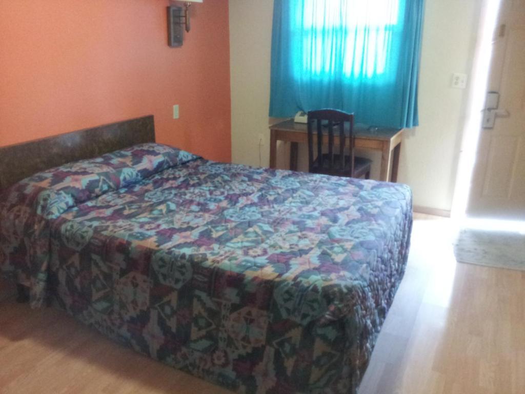Mustang Motel Жилет Екстериор снимка